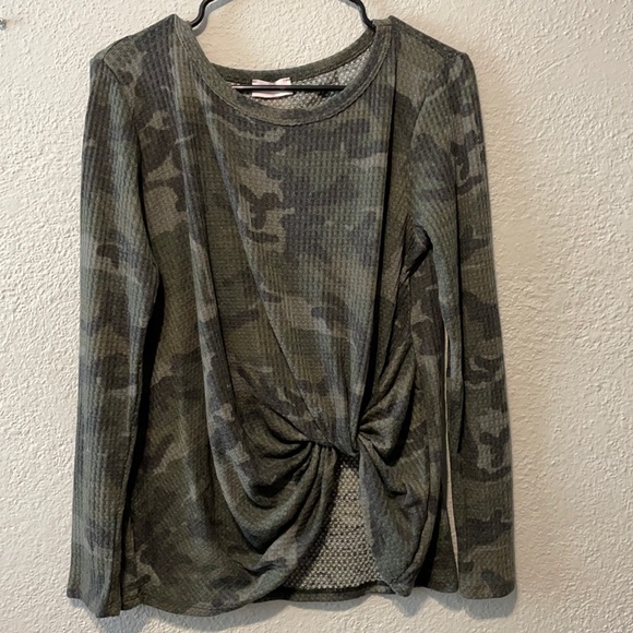 Pink Lily Tops - Camo pink Lily long sleeve shirt size small